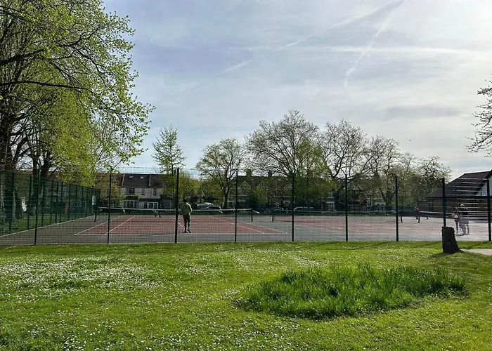 Cosy 2 Bedroom Flat In East Ham, Close To Excel